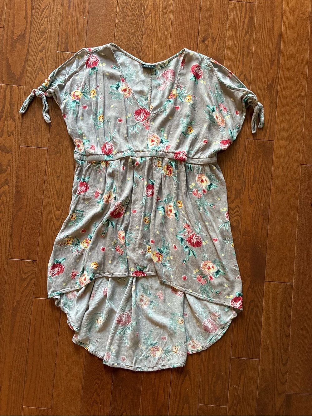 Torrid Floral Tunic Top in Gray with floral Accents